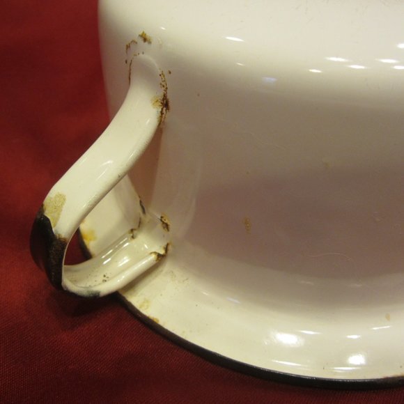 VTG LARGE ENAMEL CUP, WHITE W/BLACK ACCENTS - Picture 10 of 10